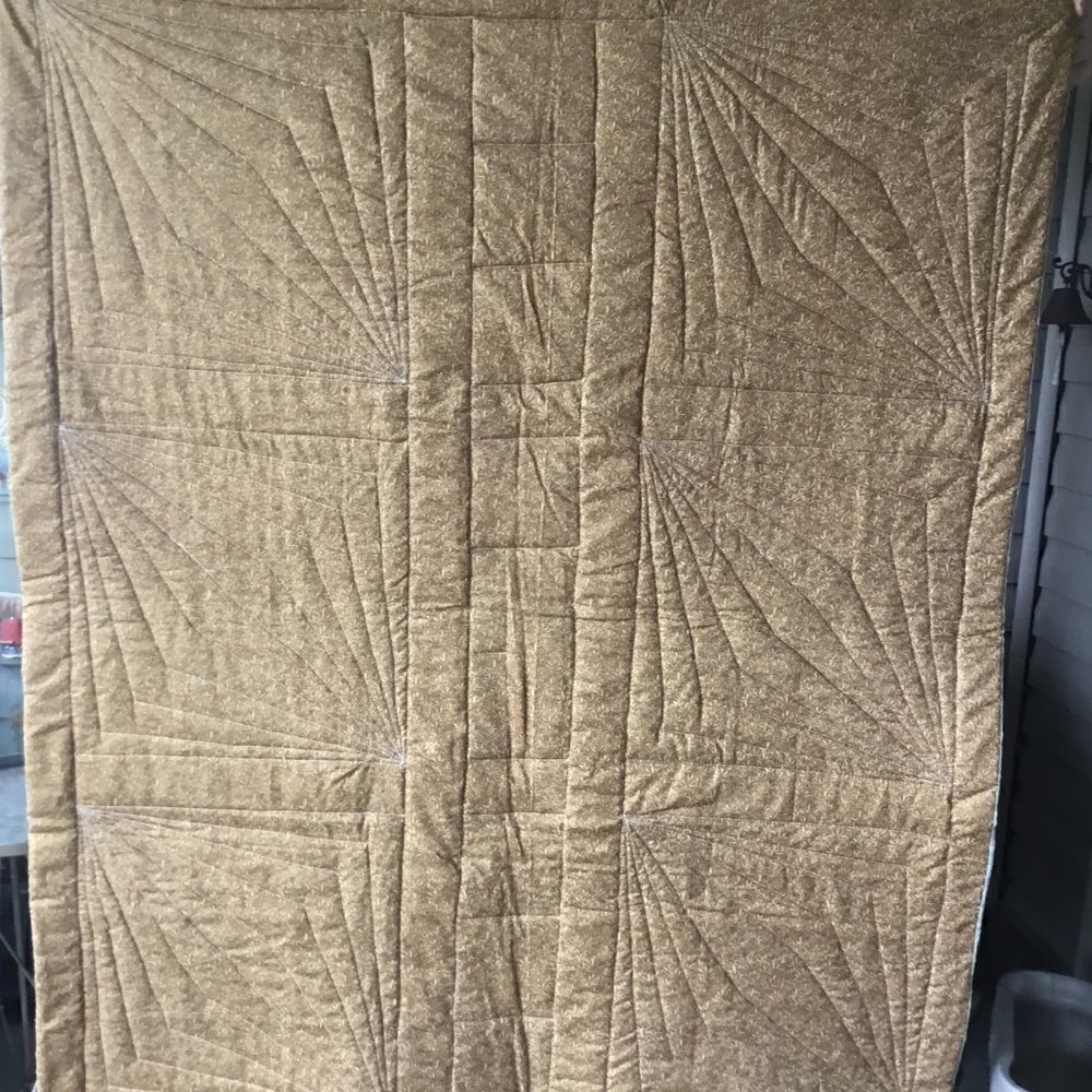 Handmade Quilt   - Picture 9 of 14